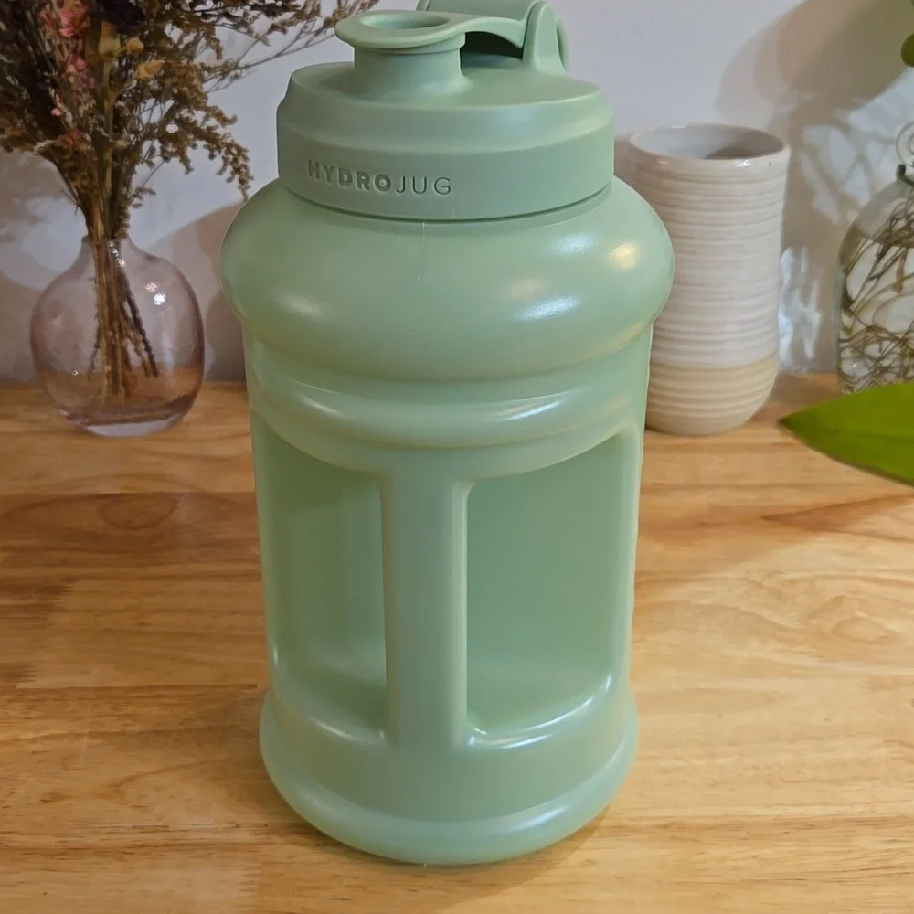 Matcha Green Hydrojug Pro BPA Free Plastic Water Jug Half Gallon - Picture 3 of 6